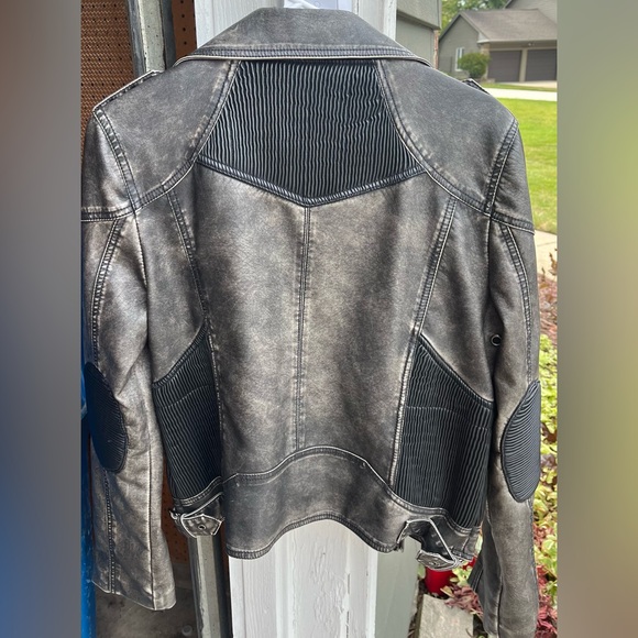 Sam Edelman women’s leather jacket with bomb detailing. Excellent condition. - Picture 2 of 6